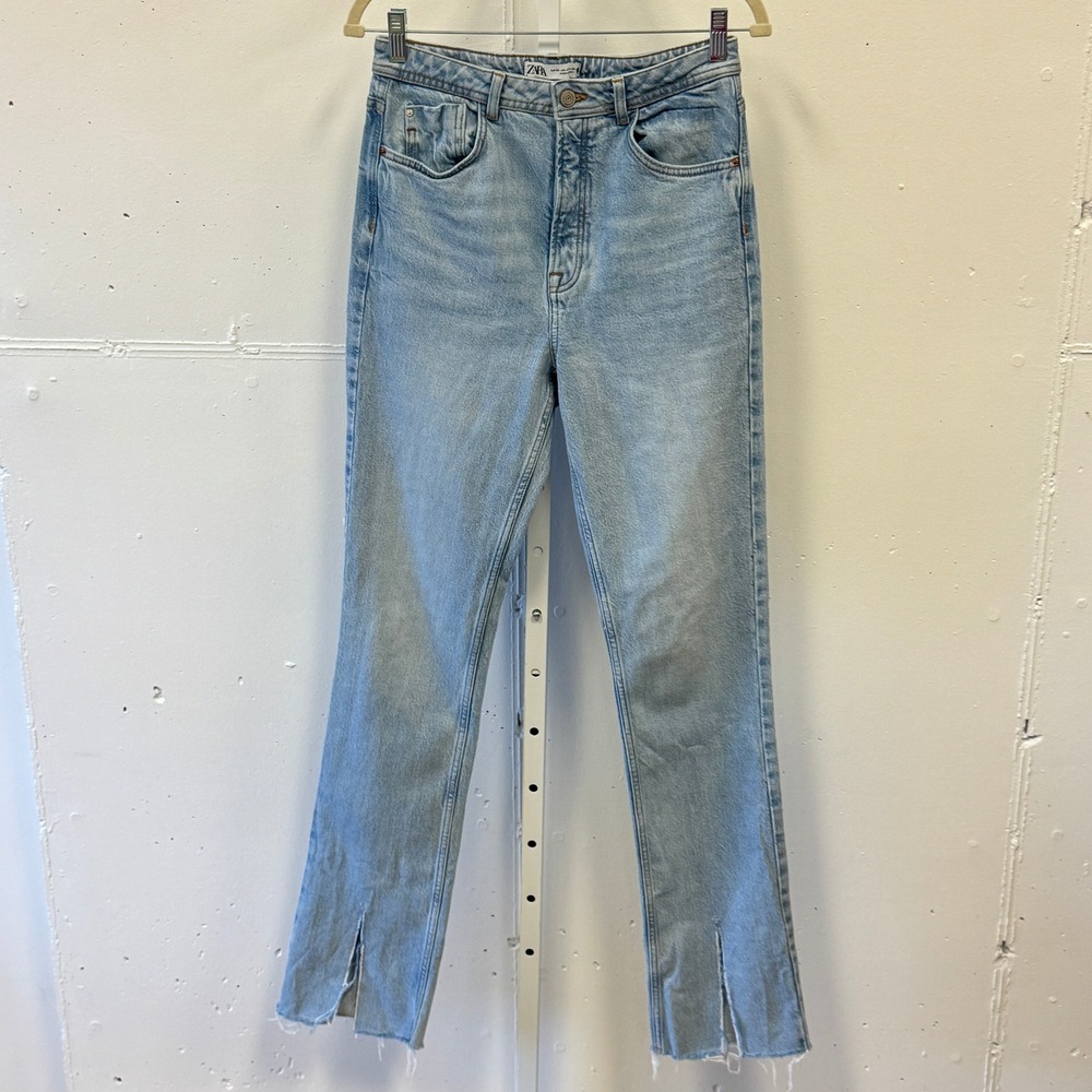 Zara High Rise Straight Leg Jeans Light Wash Split Raw Hem Button Fly Size 6